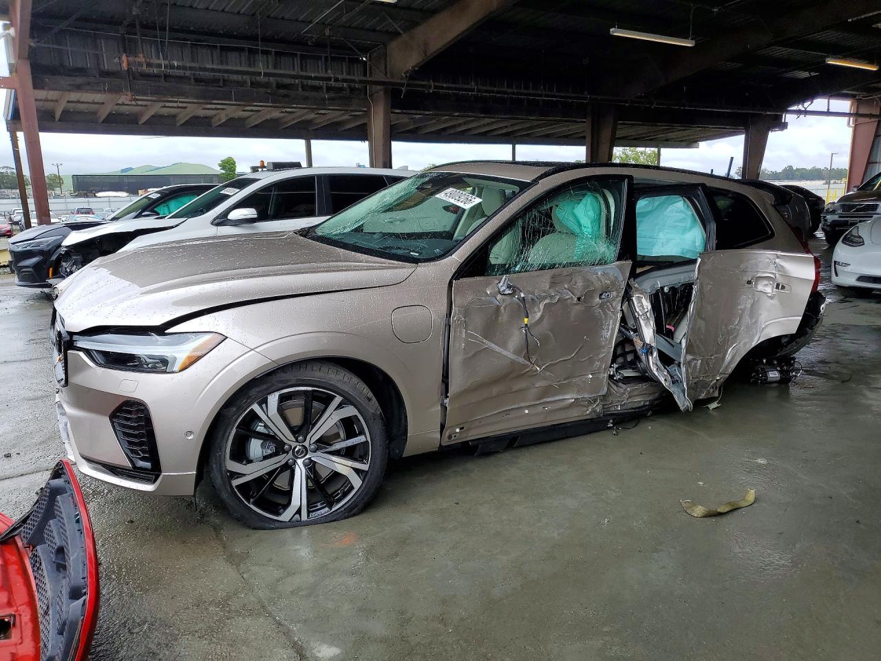 Salvage Volvo XC60 Image