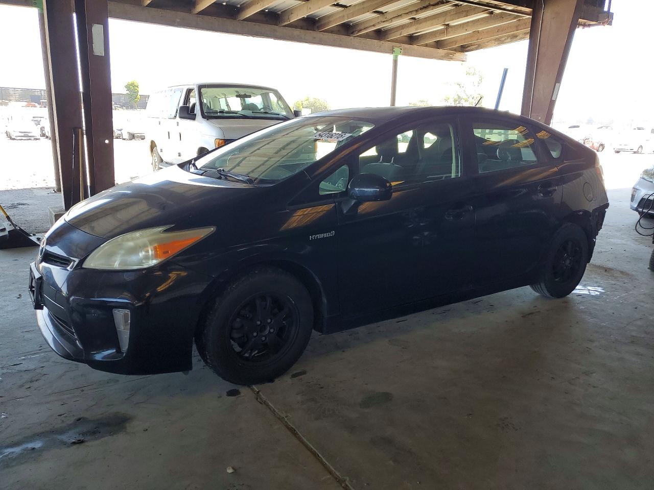 Salvage Toyota Prius Image
