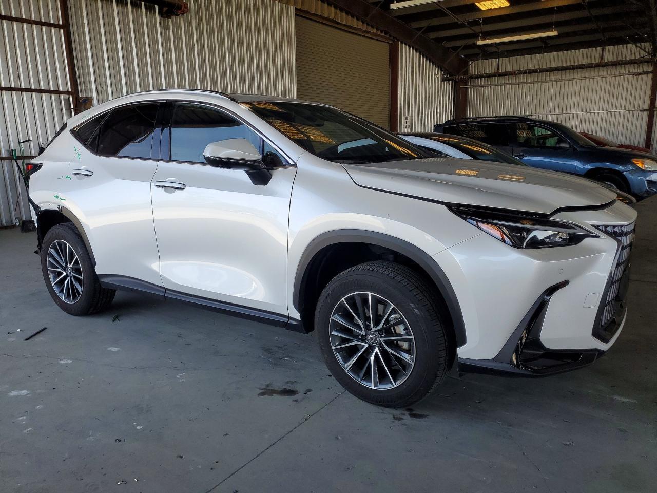 Lexus NX Premium