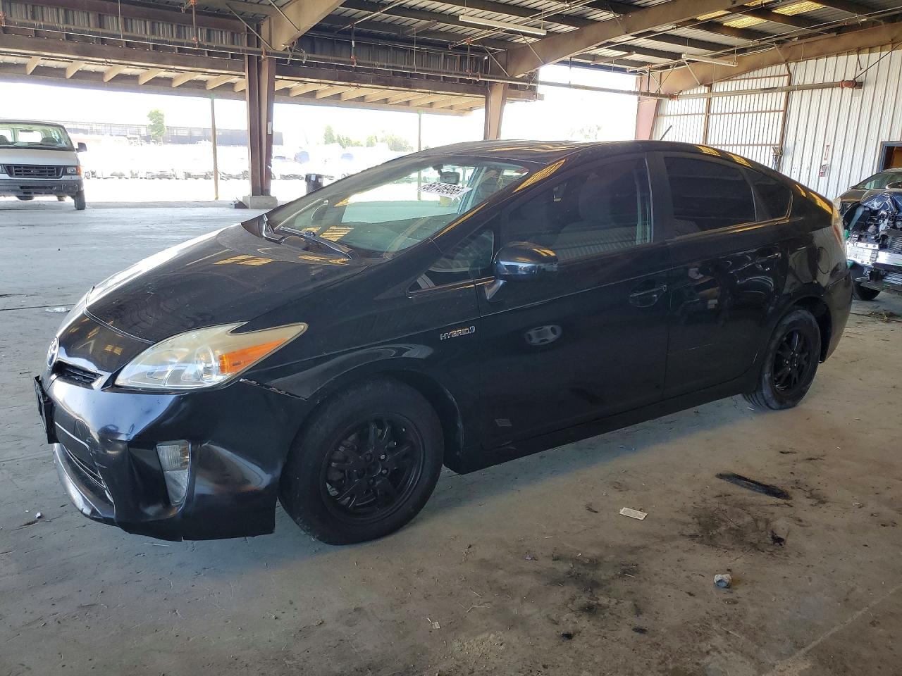 Salvage Toyota Prius Image