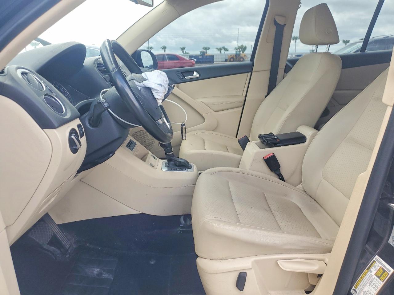 Volkswagen Tiguan S