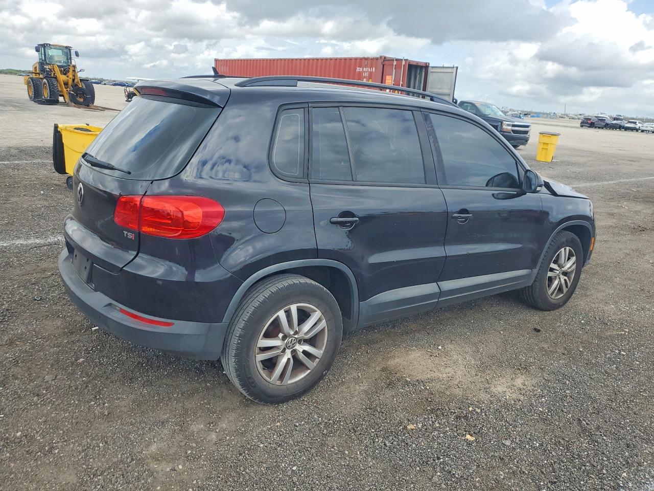 Volkswagen Tiguan S