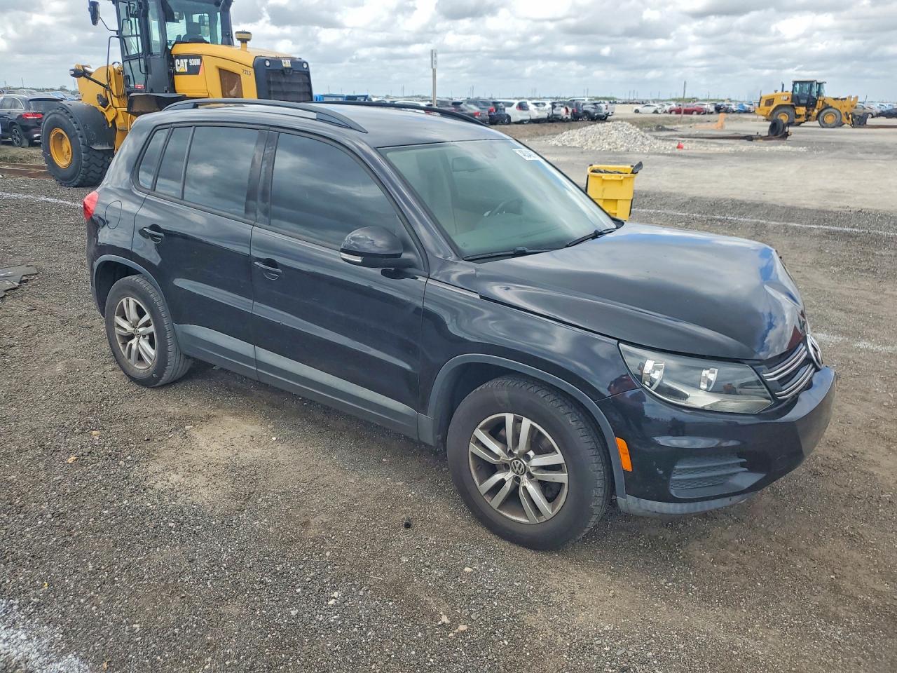 Volkswagen Tiguan S
