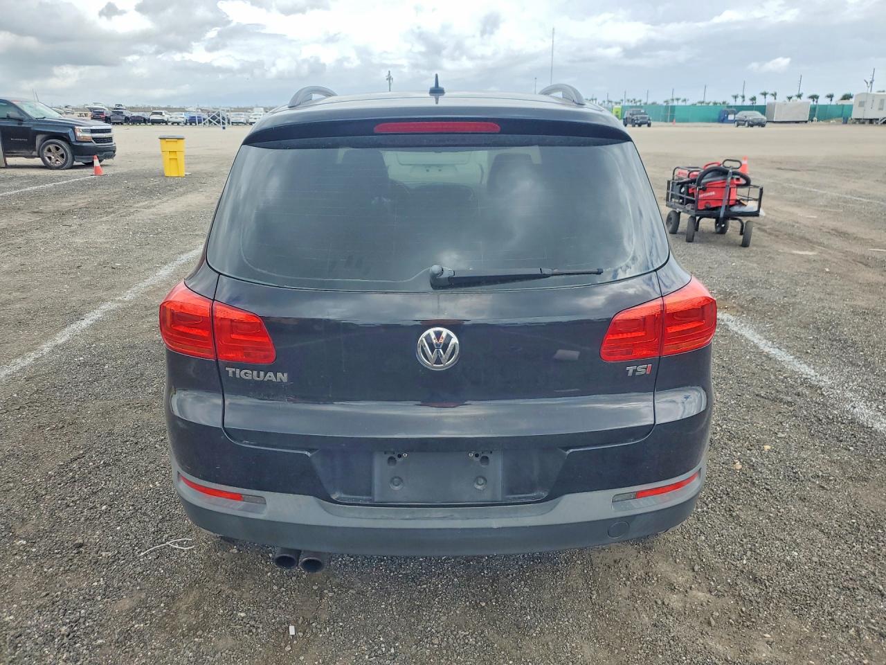 Volkswagen Tiguan S