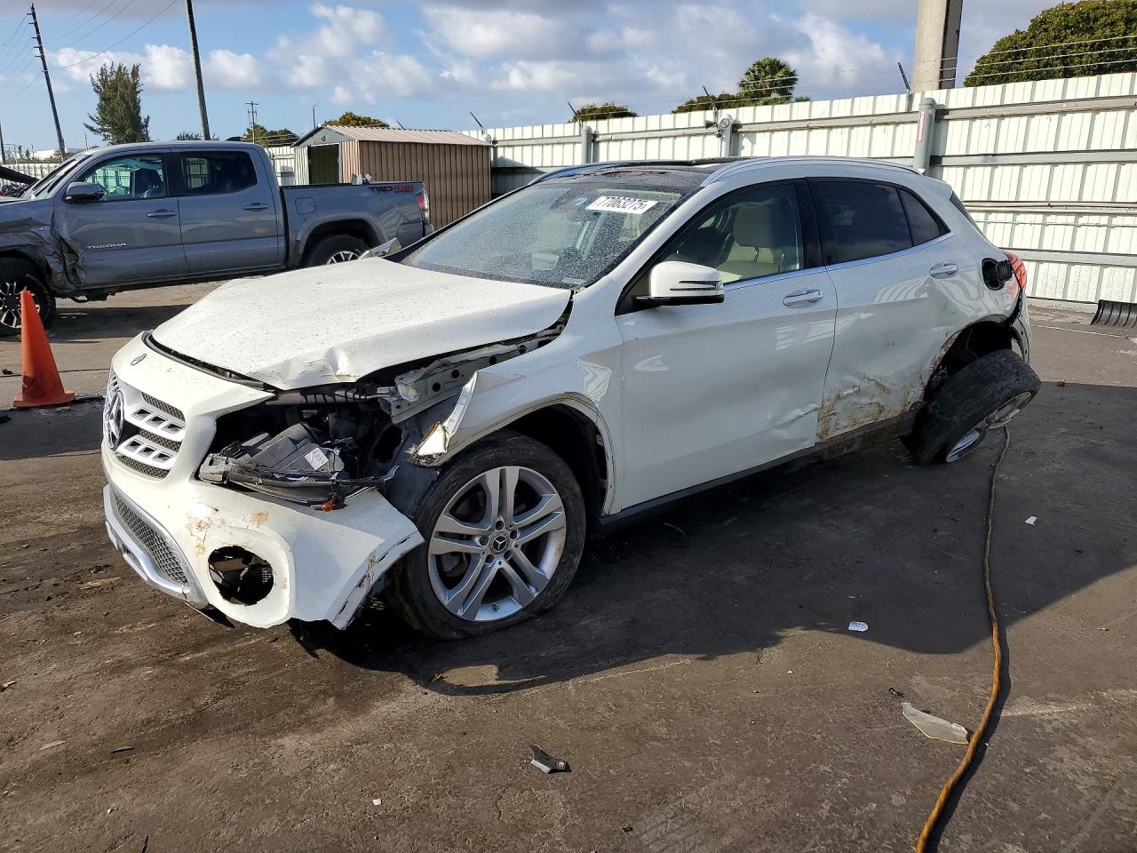 Salvage Mercedes-Benz GLA Image