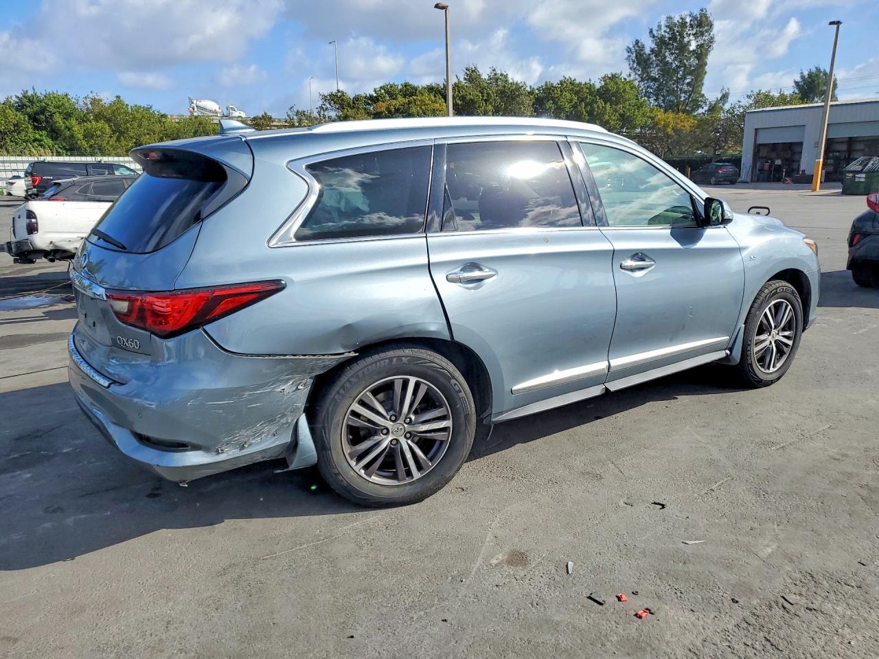 INFINITI Qx Luxe