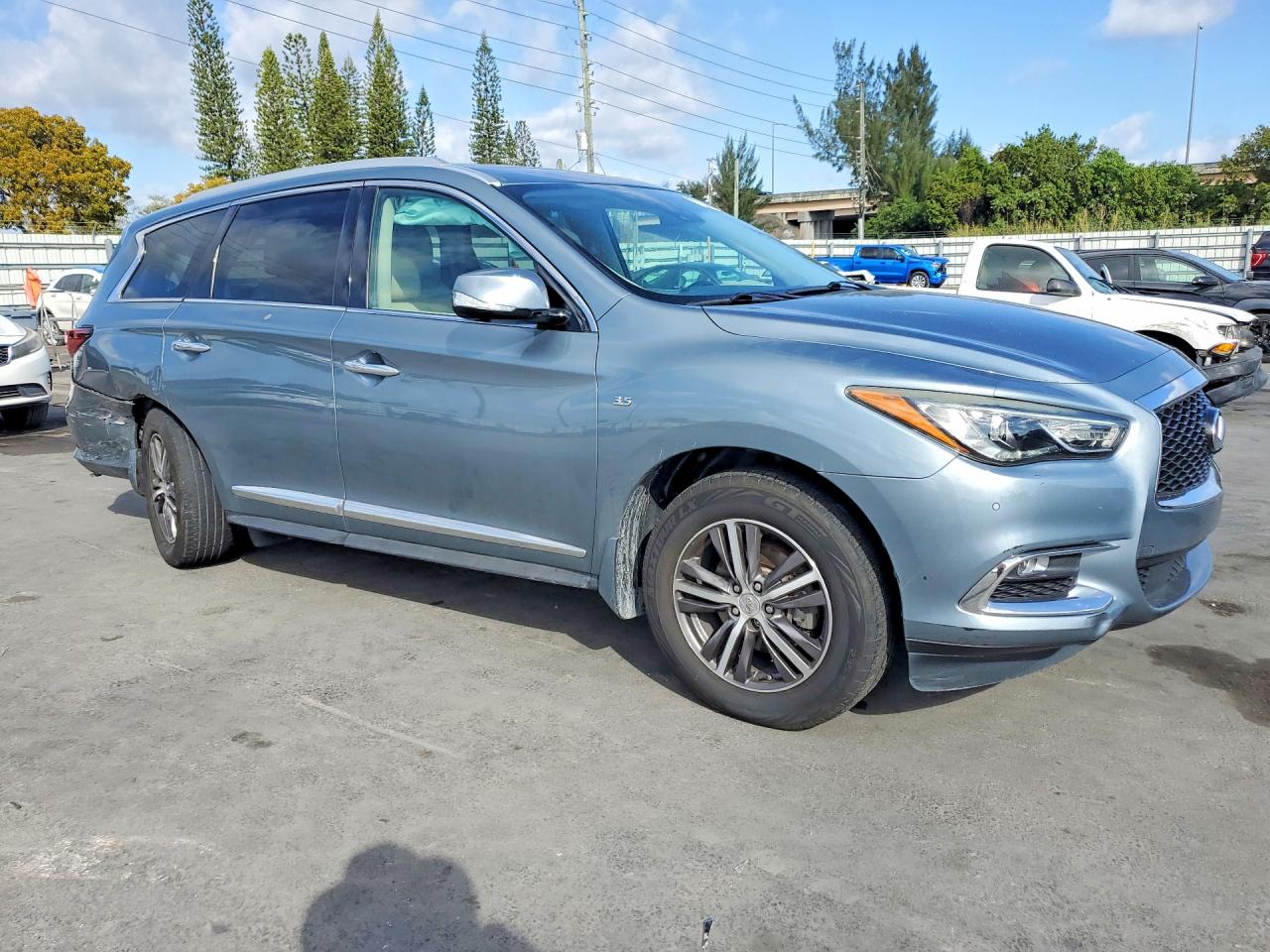 INFINITI Qx Luxe