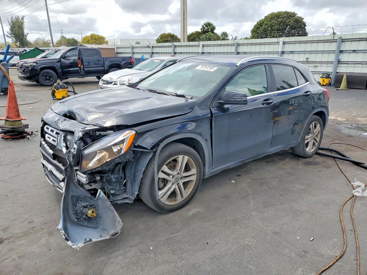 Salvage Mercedes-Benz GLA Image