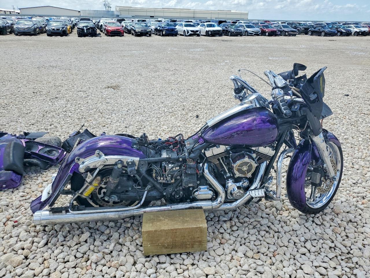 Salvage Harley-Davidson Fl Image