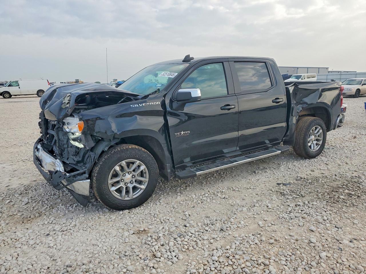 Salvage Chevrolet Silverado Image