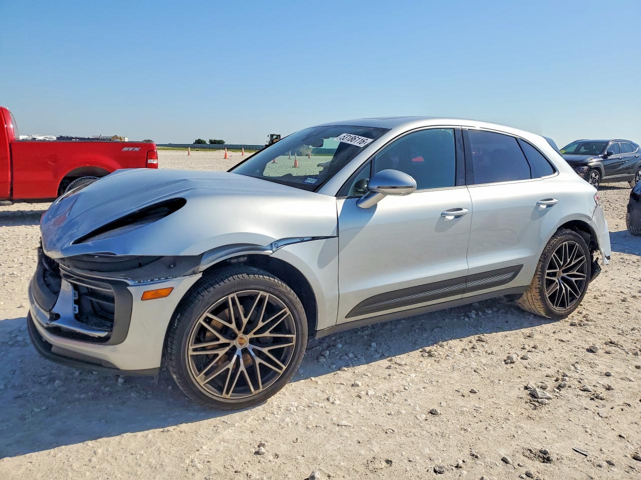 Salvage Porsche Macan Image