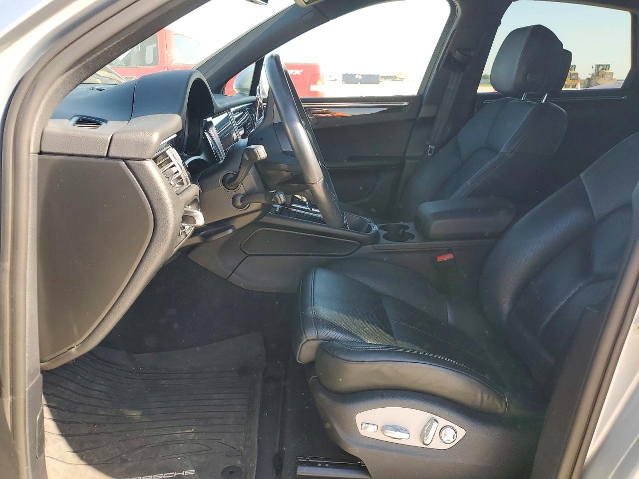 Porsche Macan Base