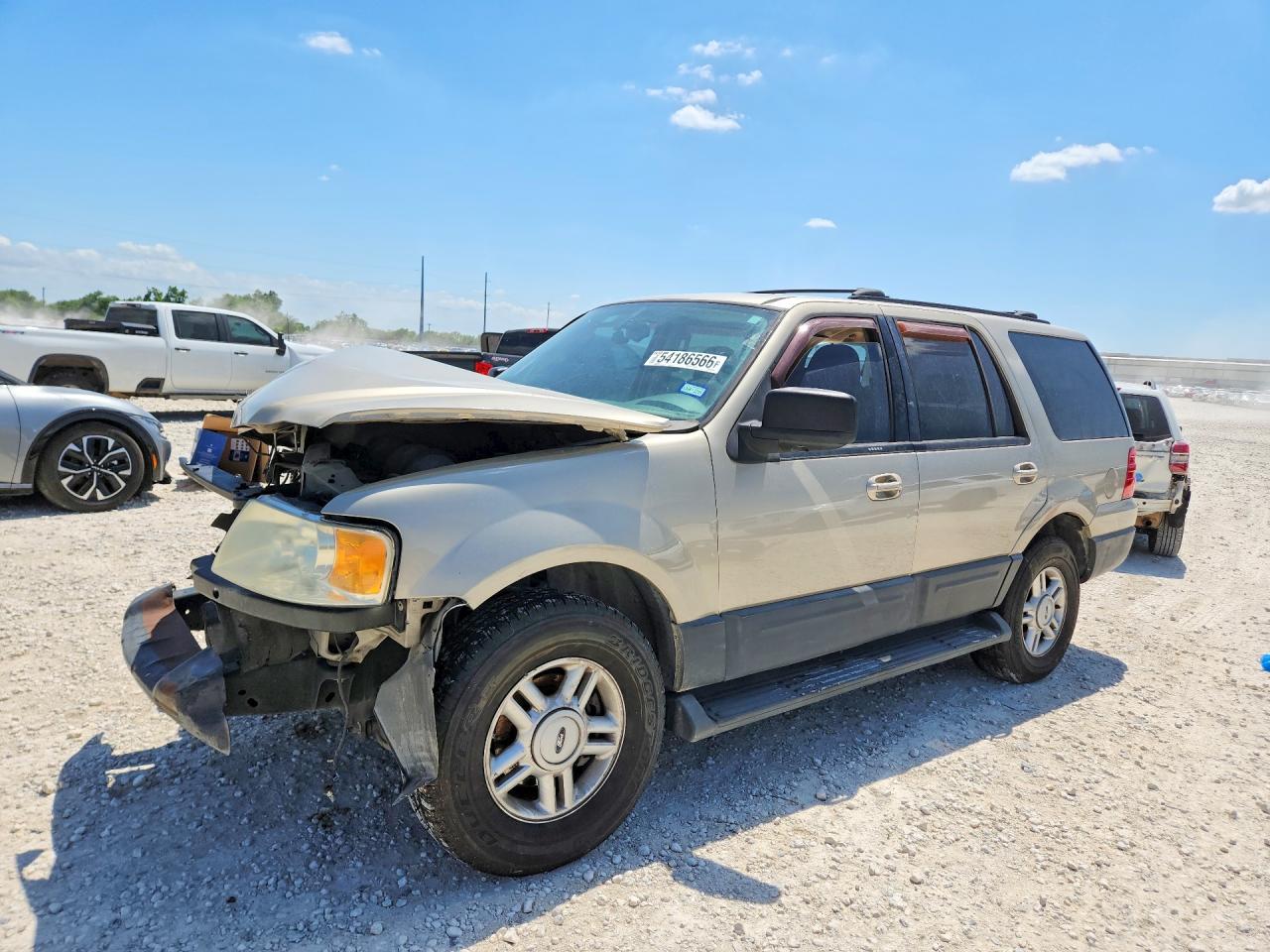 Salvage Ford Expedition Image