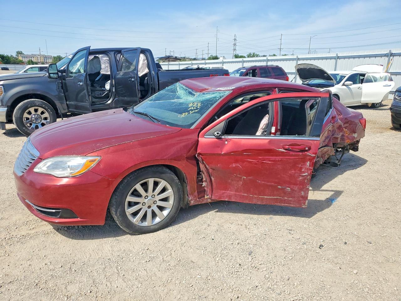 Salvage Chrysler 200 Image