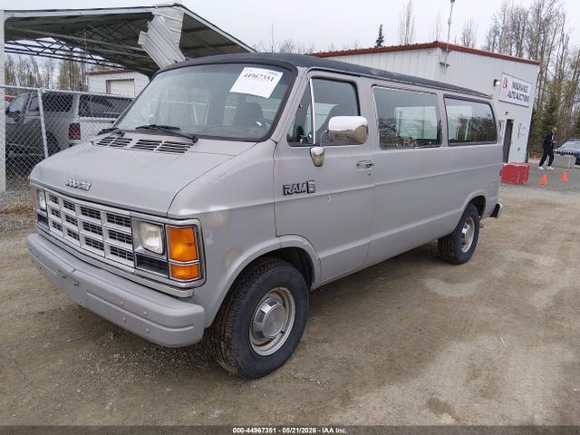 Dodge Ram Wagon B250