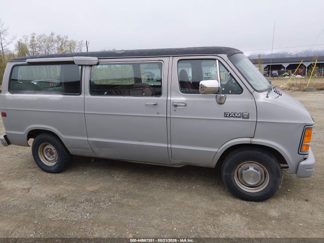 Dodge Ram Wagon B250