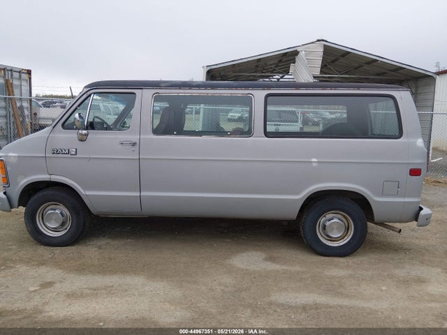 Dodge Ram Wagon B250