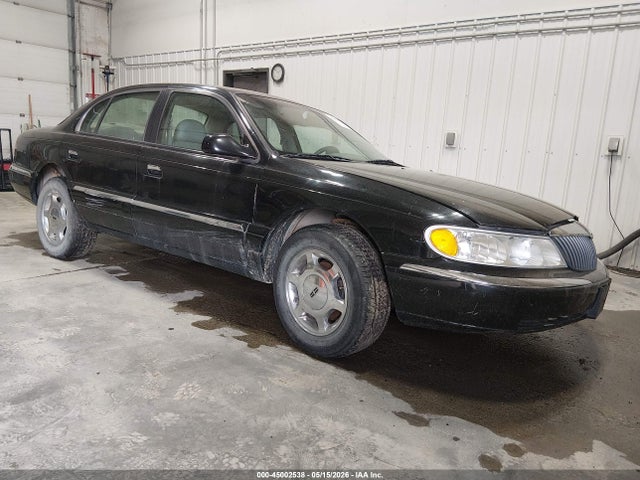 Salvage Lincoln Continental Image