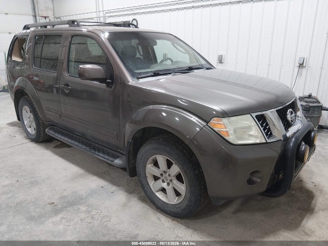 Salvage Nissan Pathfinder Image
