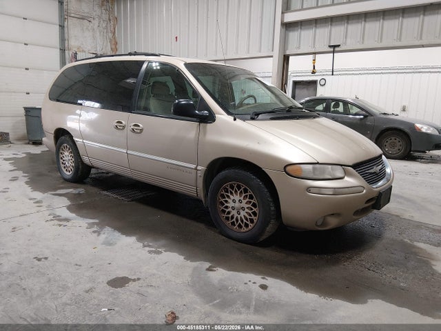 Salvage Chrysler Town & Country Image