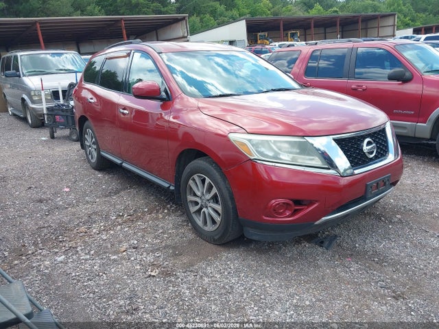 Salvage Nissan Pathfinder Image
