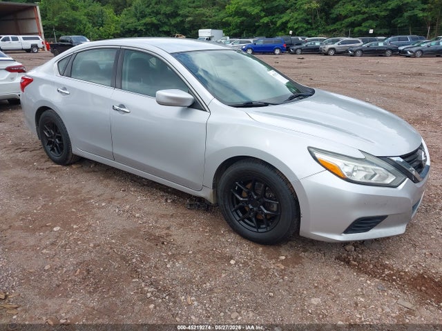 Salvage Nissan Altima Image