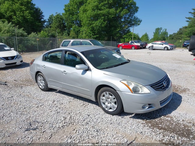Salvage Nissan Altima Image