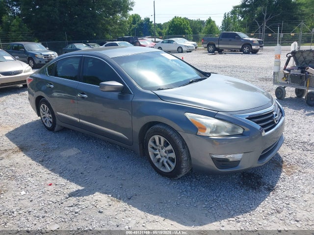 Salvage Nissan Altima Image