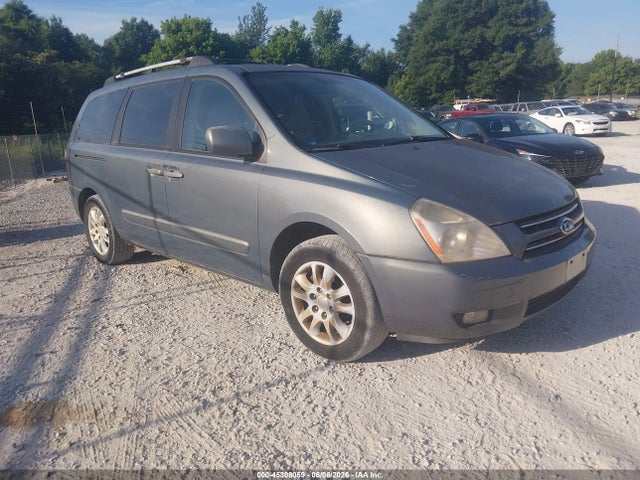 Salvage Kia Sedona Image