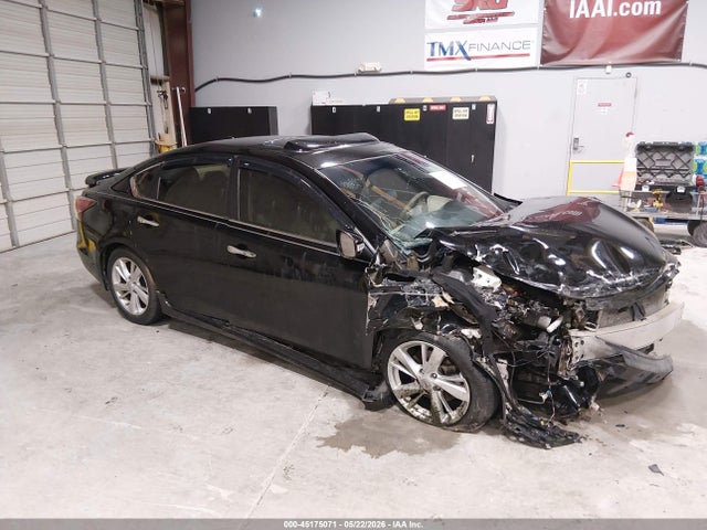 Salvage Nissan Altima Image