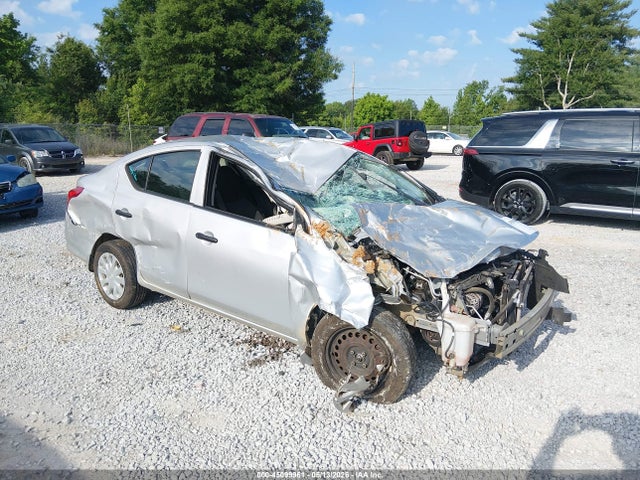 Salvage Nissan Versa Image