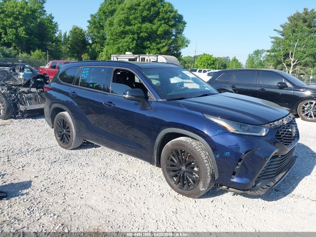 Salvage Toyota Highlander Image