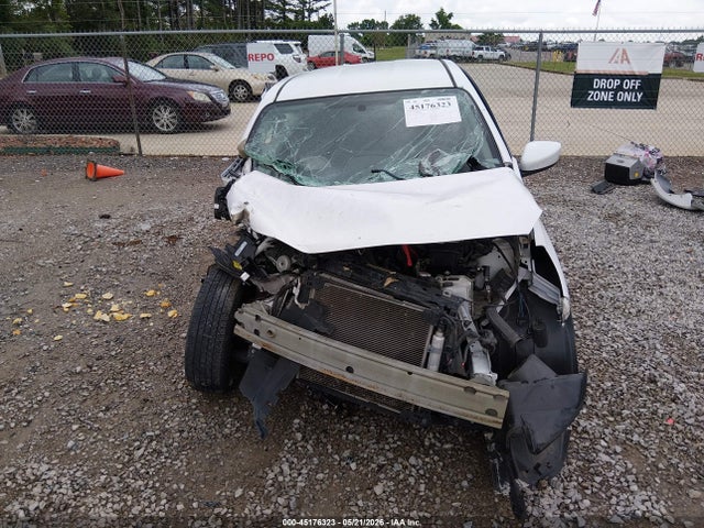 Nissan Versa 1.6 S+