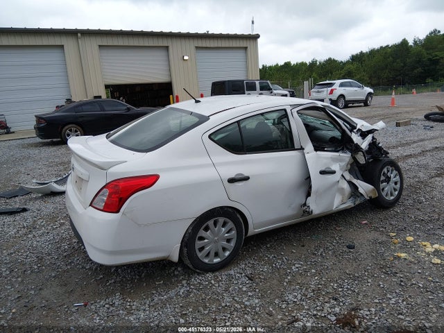 Nissan Versa 1.6 S+
