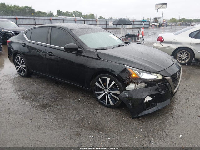 Salvage Nissan Altima Image