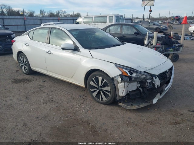Salvage Nissan Altima Image