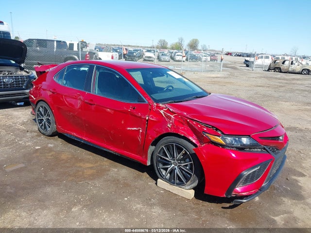 Salvage Toyota Camry Image