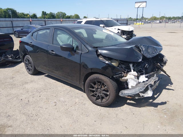 Salvage Nissan Versa Image