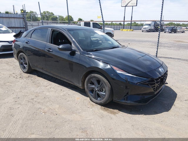 Salvage Hyundai ELANTRA Image