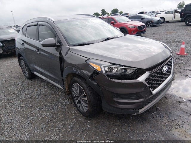 Salvage Hyundai TUCSON Image