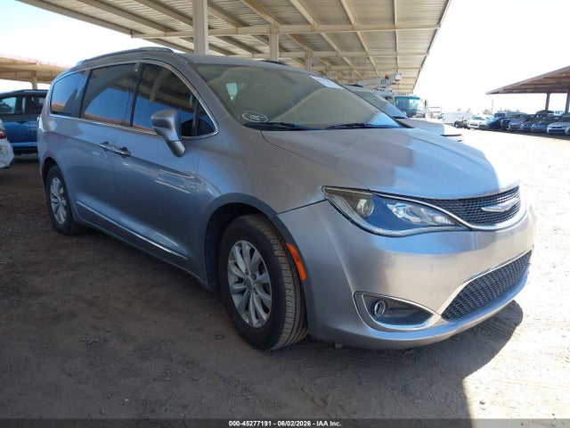 Salvage Chrysler Pacifica Image