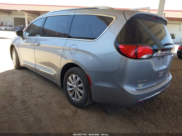 Chrysler Pacifica Touring L