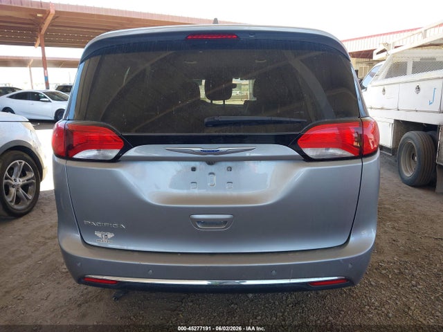 Chrysler Pacifica Touring L