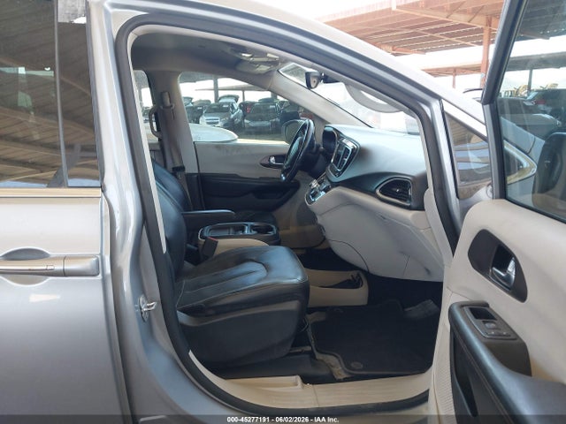 Chrysler Pacifica Touring L