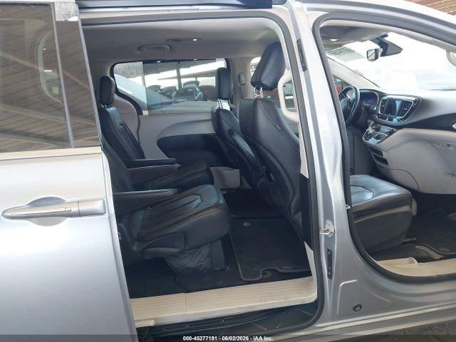 Chrysler Pacifica Touring L