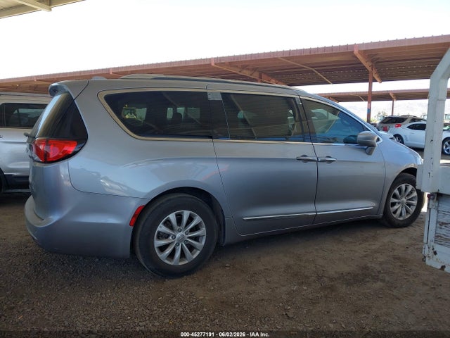 Chrysler Pacifica Touring L
