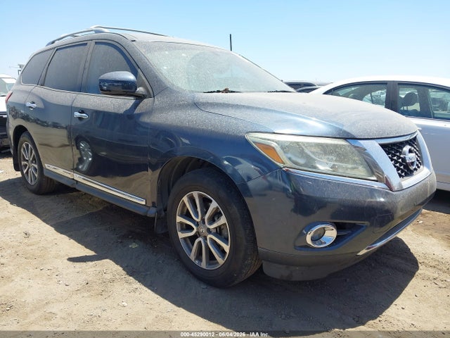 Salvage Nissan Pathfinder Image