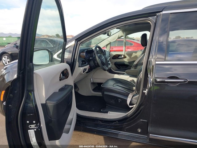 Chrysler Pacifica Limited