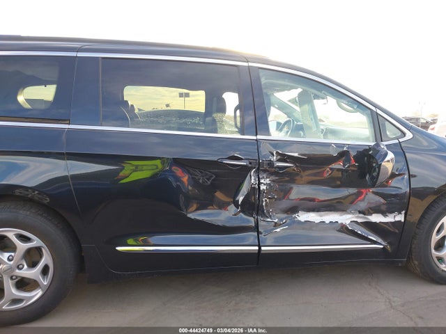 Chrysler Pacifica Limited