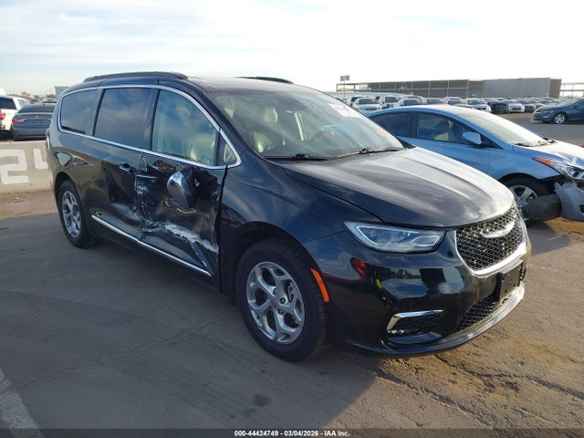 Salvage Chrysler Pacifica Image